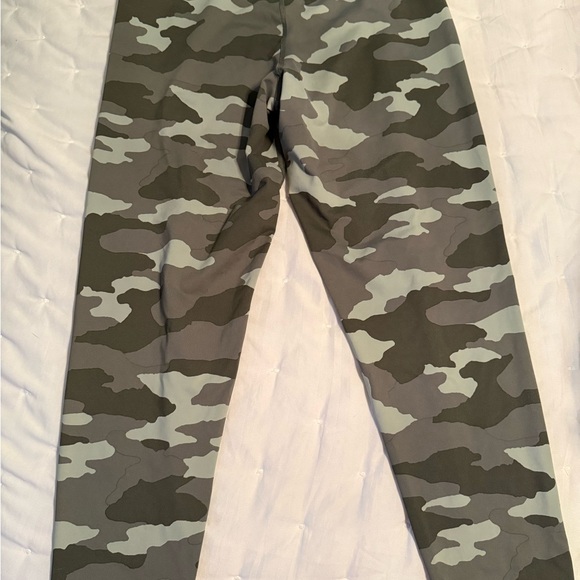 Aerie Green Camouflage Leggings XL - Picture 4 of 5